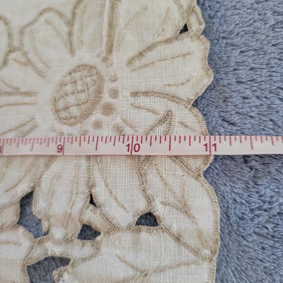 Vintage Madeira-style linen dresser set, 3 piece - Handmade, 1960s, Gray - Picture 7 of 9